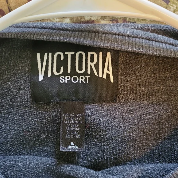 Victoria Sport long sleeve tee/sweatshirt - Picture 2 of 4